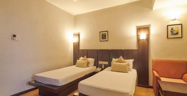 Hotel Pinnacle Ahmedabad Exterior photo