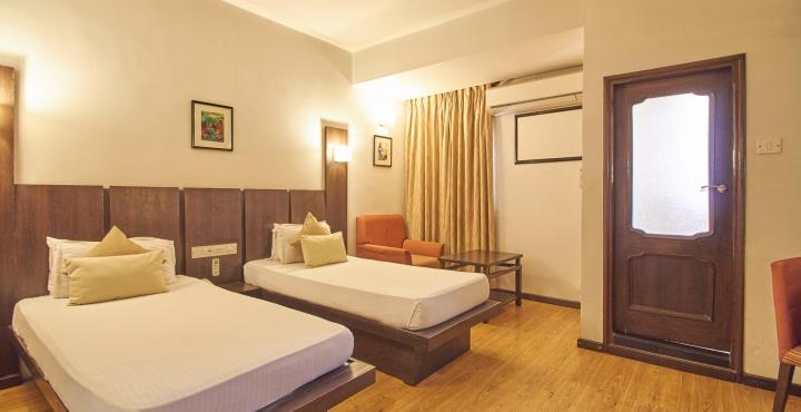 Hotel Pinnacle Ahmedabad Exterior photo