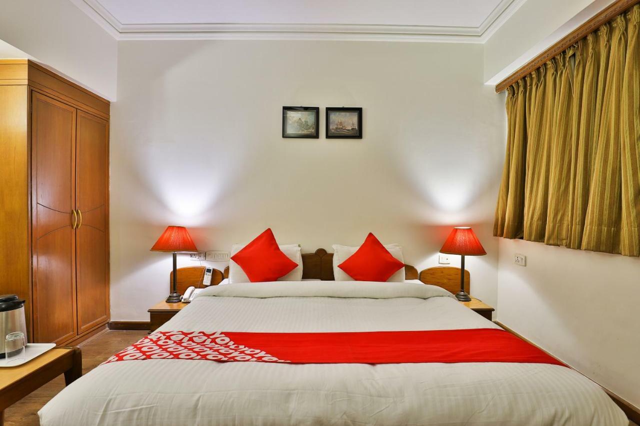 Hotel Pinnacle Ahmedabad Exterior photo