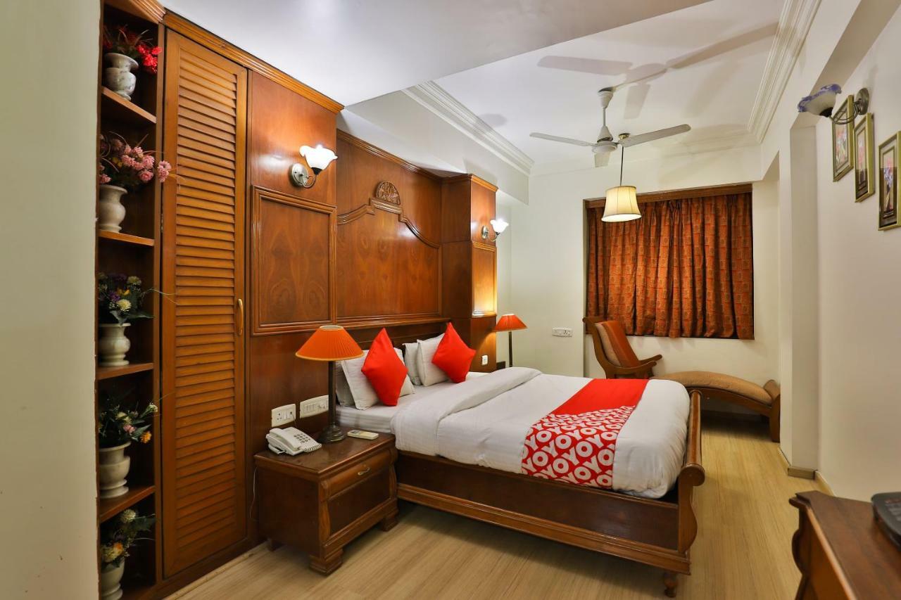 Hotel Pinnacle Ahmedabad Exterior photo