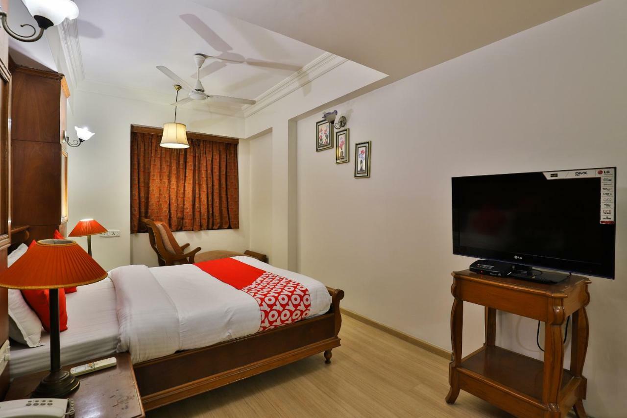 Hotel Pinnacle Ahmedabad Exterior photo