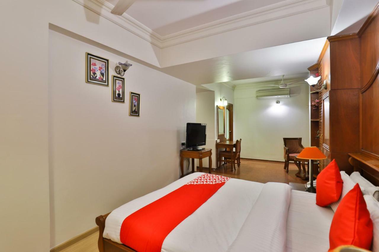 Hotel Pinnacle Ahmedabad Exterior photo