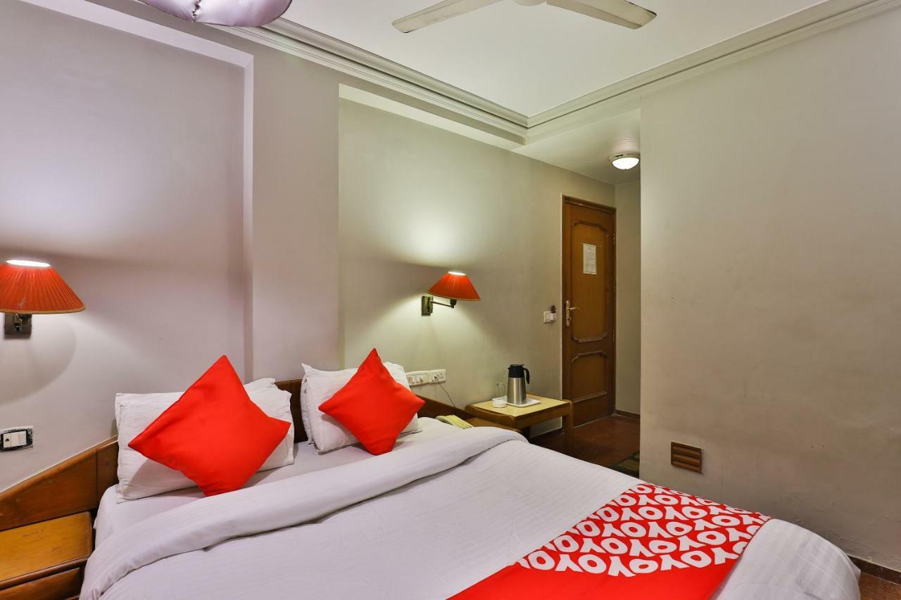 Hotel Pinnacle Ahmedabad Exterior photo